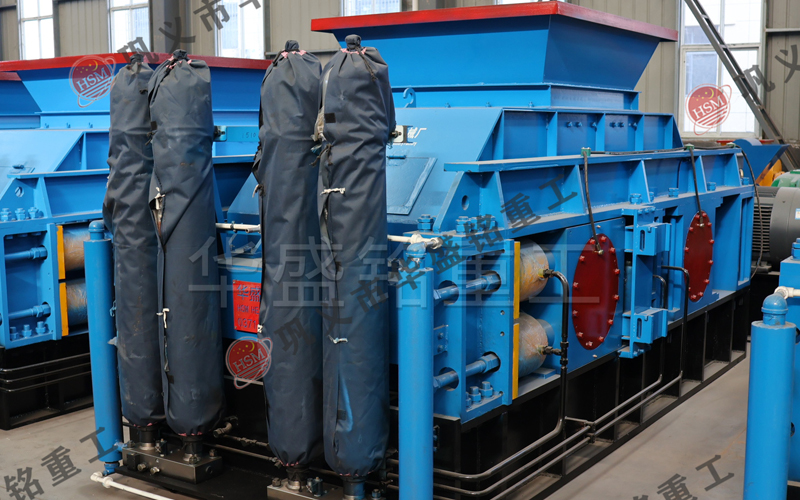 時(shí)產(chǎn)200噸大型對(duì)輥機(jī)